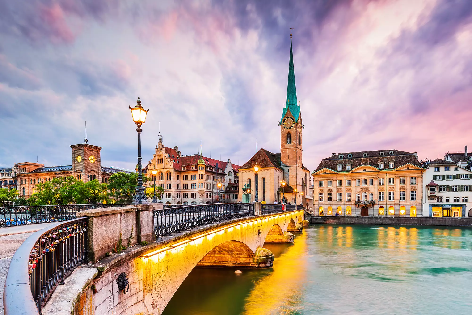 Zürich, Fraumünster Kirche am Abend