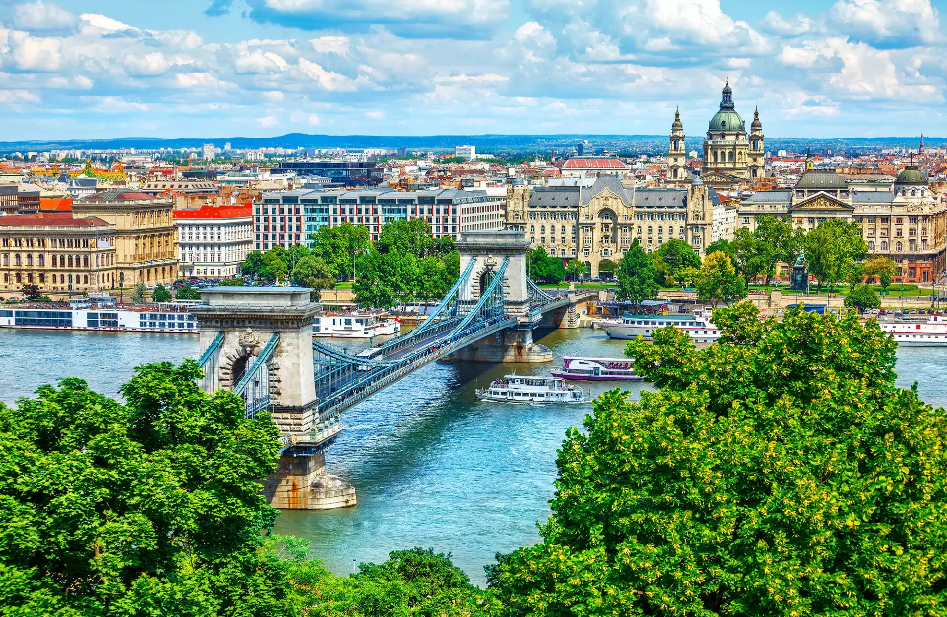 Sehenswürdigkeiten Budapest Wochenendtrip mit Blick auf die Kettenbrücke