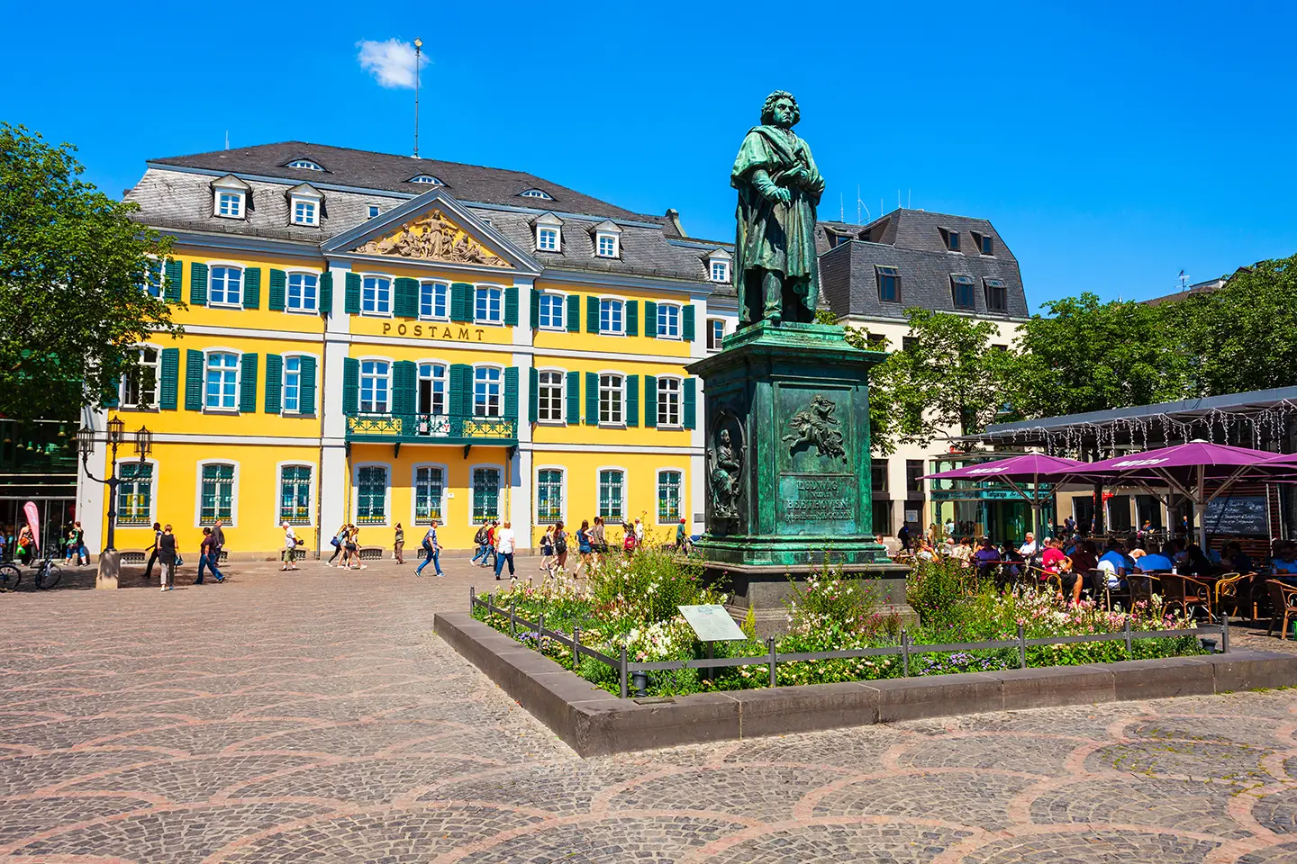 Kurzurlaub Bonn mit Besuch des Beethoven Denkmal vor dem Alten Postamt