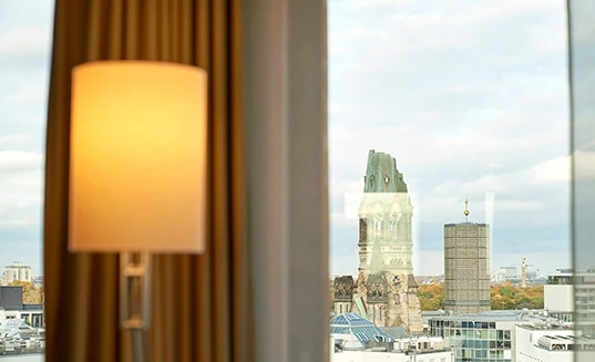 Dorint Hotels & Resorts - Zimmerblick auf die Gedächniskirche in Berlin