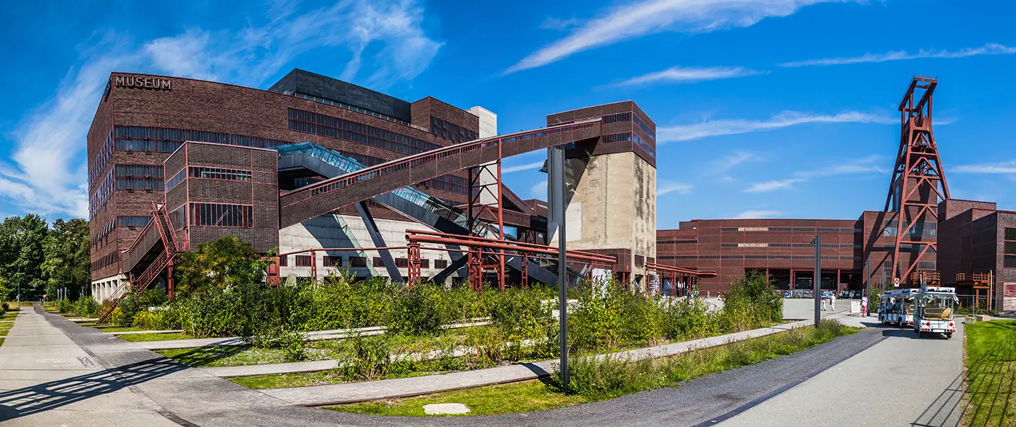 Ruhr Museum in der Kohlenwäsche, das größte Gebäude der Zeche Zollverein, bei einem Besuch während Kurzurlaub Essen