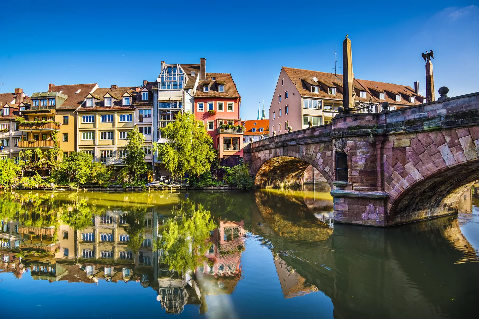 Städtereise Nürnberg mit Blick auf das Pegnitzufer mit Maxbrücke